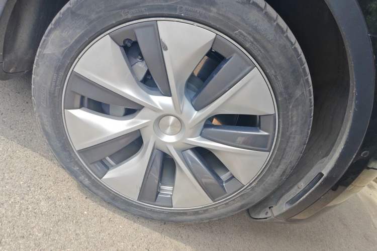 Used Tesla Model Y 2022 Revised Version Rear-Wheel Drive Right Front Wheel Hub