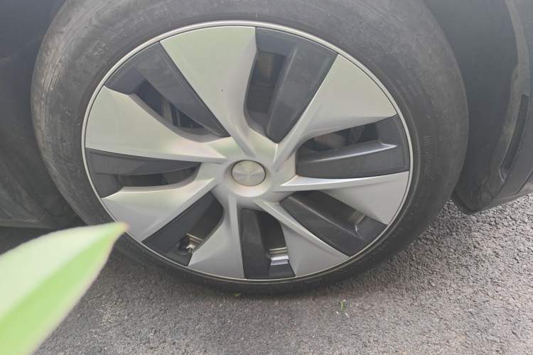 Used Tesla Model Y 2022 Revised Version Rear-Wheel Drive Right Front Wheel Hub