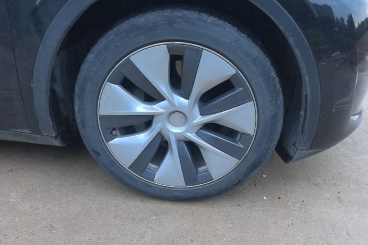 Used Tesla Model Y 2022 Rear-Wheel-Drive Version Right Front Wheel Hub