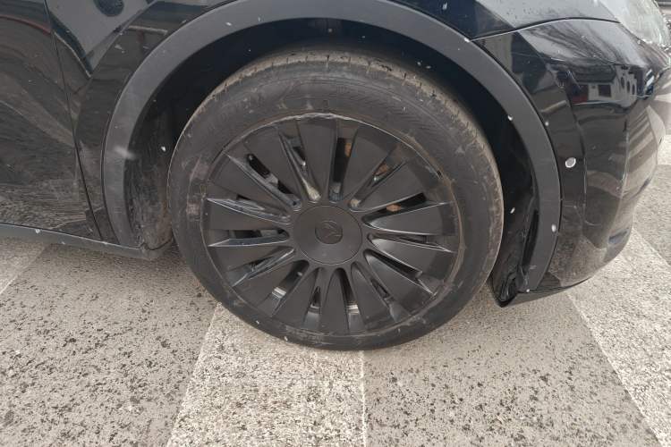 Used Tesla Model Y 2022 Rear-Wheel-Drive Version Right Front Wheel Hub