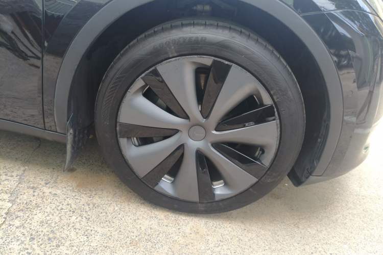 Used Tesla Model Y 2022 Rear-Wheel-Drive Version Right Front Wheel Hub
