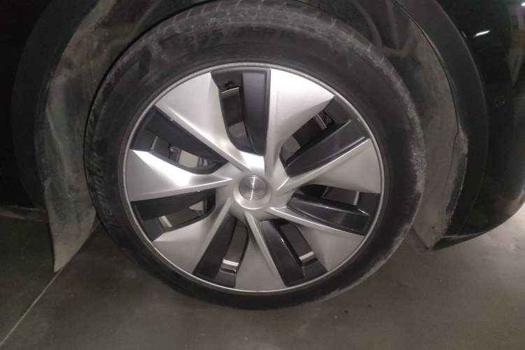Used Tesla Model Y 2022 Rear-Wheel-Drive Version Right Front Wheel Hub