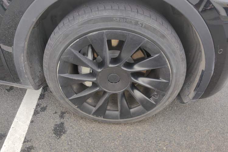 Used Tesla Model Y 2022 Rear-Wheel-Drive Version Right Front Wheel Hub