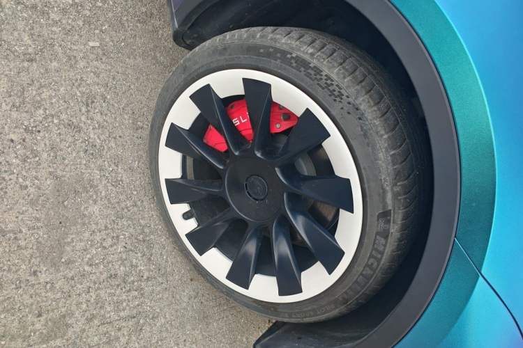 Used Tesla Model Y 2022 Revised Version Rear-Wheel Drive Right Front Wheel Hub