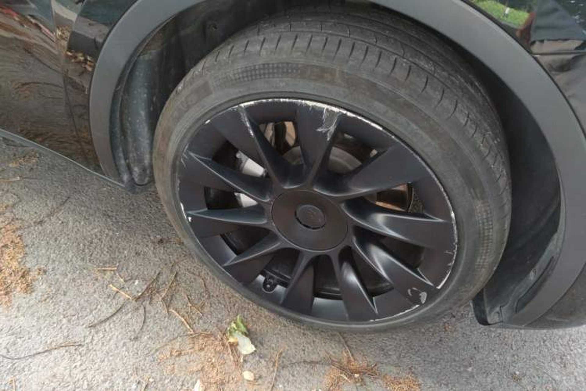 Used Tesla Model Y 2022 Rear-Wheel-Drive Version Right Front Wheel Hub