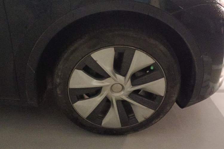 Used Tesla Model Y 2022 Revised Version Rear-Wheel Drive Right Front Wheel Hub
