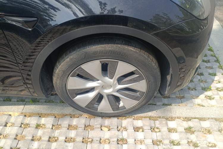 Used Tesla Model Y 2022 Revised Version Long-Range All-Wheel Drive Right Front Wheel Hub
