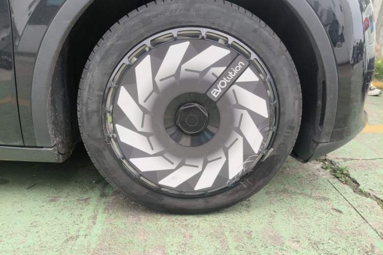 Used Tesla Model Y 2022 Revised Version Rear-Wheel Drive Right Front Wheel Hub