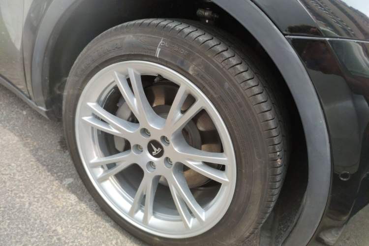 Used Tesla Model Y 2022 Revised Version Rear-Wheel Drive Right Front Wheel Hub