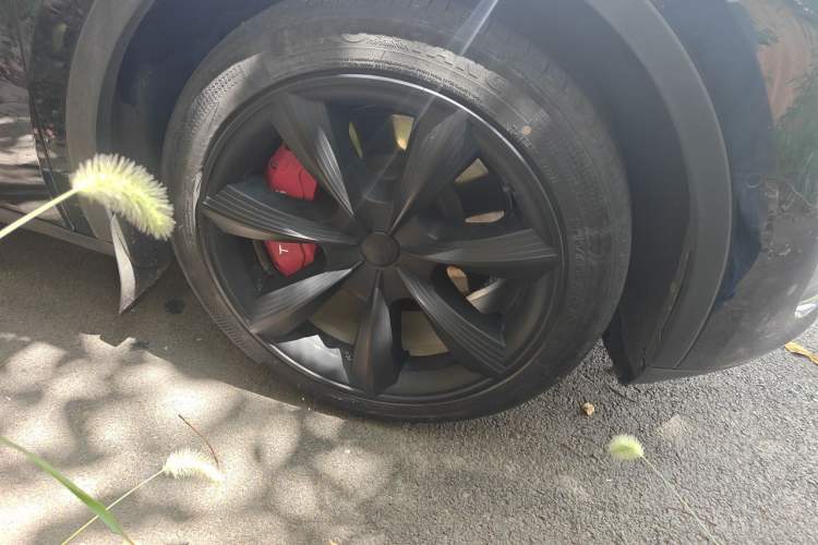 Used Tesla Model Y 2022 Rear-Wheel-Drive Version Right Front Wheel Hub