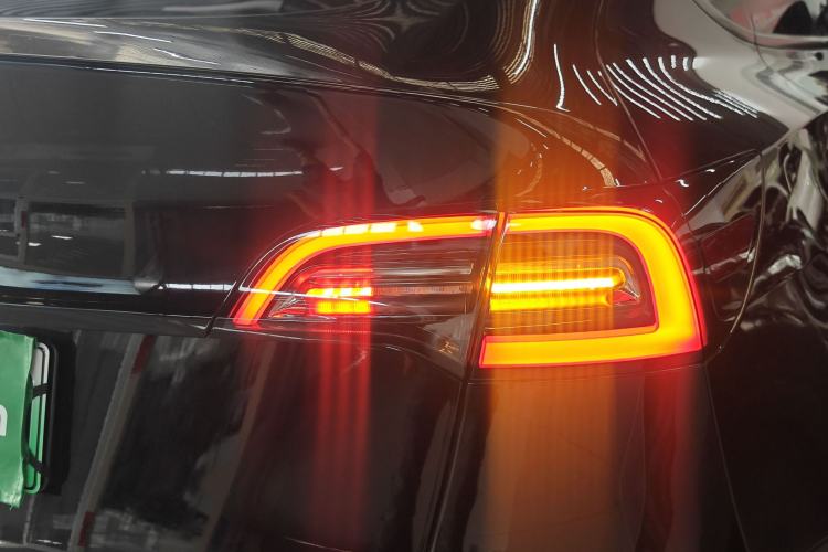 Used Tesla Model Y 2022 Rear-Wheel-Drive Version Right Rear Taillight