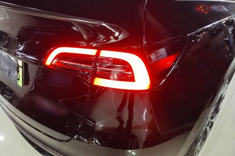Used Tesla Model Y 2022 Performance High-Performance All-Wheel-Drive Version Right Rear Taillight