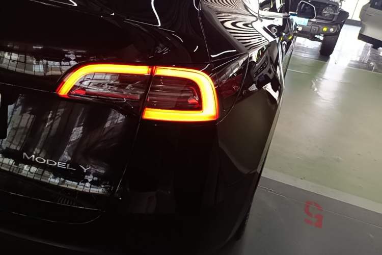 Used Tesla Model Y 2022 Rear-Wheel-Drive Version Right Rear Taillight