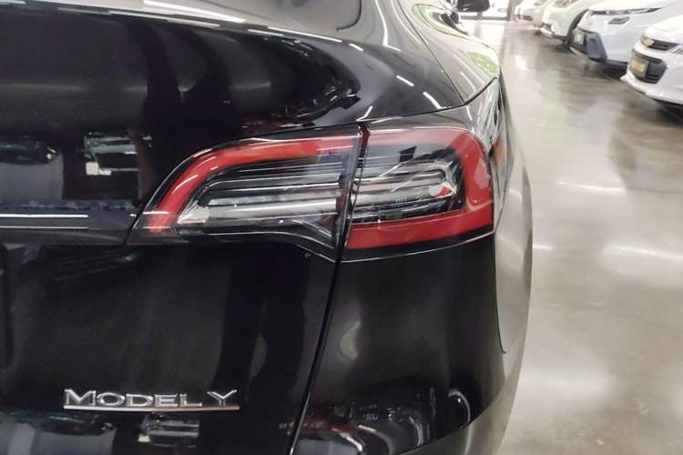Used Tesla Model Y 2022 Performance High-Performance All-Wheel-Drive Version Right Rear Taillight