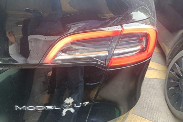 Used Tesla Model Y 2022 Rear-Wheel-Drive Version Right Rear Taillight