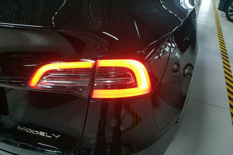Used Tesla Model Y 2022 Revised Version Long-Range All-Wheel Drive Right Rear Taillight