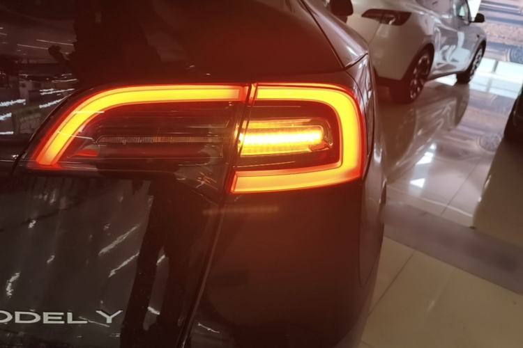 Used Tesla Model Y 2022 Revised Version Rear-Wheel Drive Right Rear Taillight