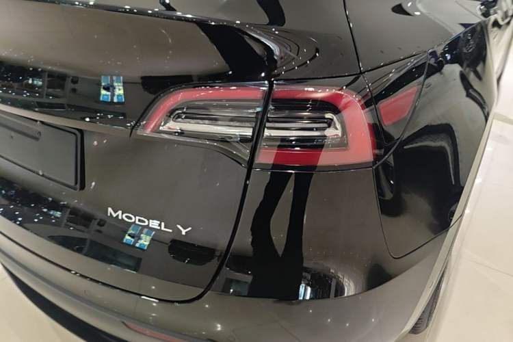 Used Tesla Model Y 2022 Rear-Wheel-Drive Version Right Rear Taillight
