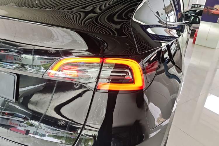 Used Tesla Model Y 2022 Rear-Wheel-Drive Version Right Rear Taillight