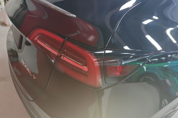Used Tesla Model Y 2022 Long-Range All-Wheel-Drive Version Right Rear Taillight