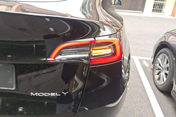 Used Tesla Model Y 2022 Revised Version Rear-Wheel Drive Right Rear Taillight