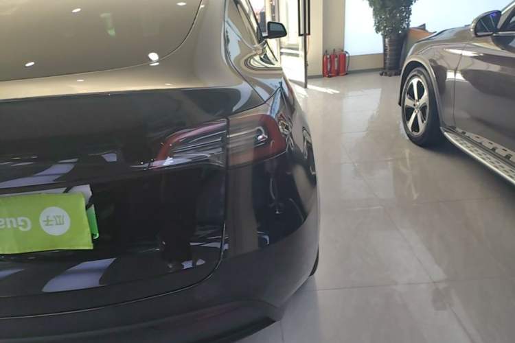 Used Tesla Model Y 2022 Long-Range All-Wheel-Drive Version Right Rear Taillight