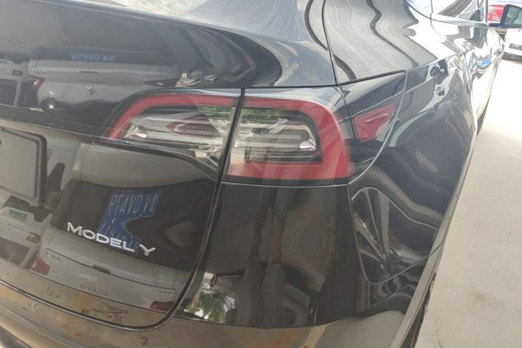 Used Tesla Model Y 2022 Long-Range All-Wheel-Drive Version Right Rear Taillight