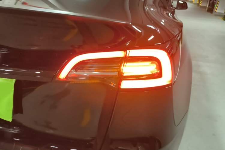 Used Tesla Model Y 2022 Performance High-Performance All-Wheel-Drive Version Right Rear Taillight