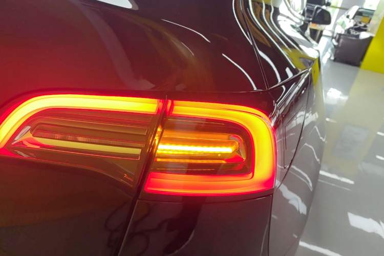 Used Tesla Model Y 2022 Revised Version Rear-Wheel Drive Right Rear Taillight