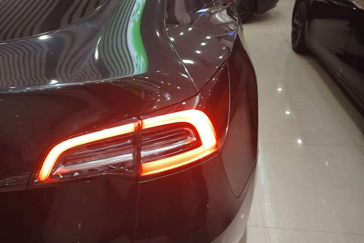 Used Tesla Model Y 2022 Revised Version Rear-Wheel Drive Right Rear Taillight