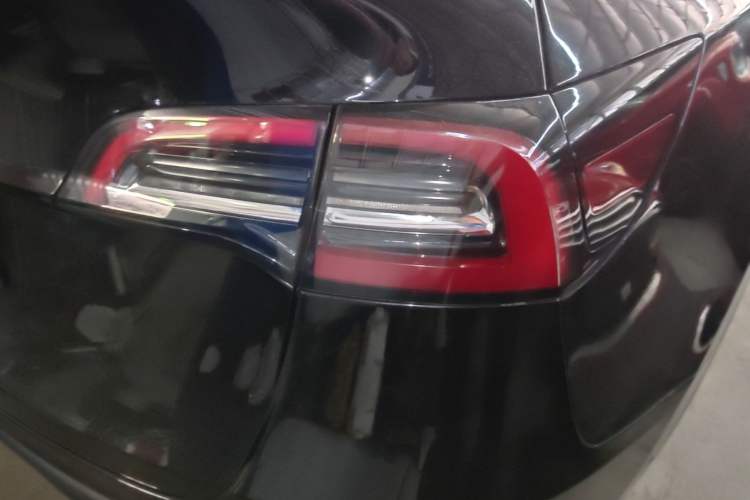 Used Tesla Model Y 2022 Long-Range All-Wheel-Drive Version Right Rear Taillight