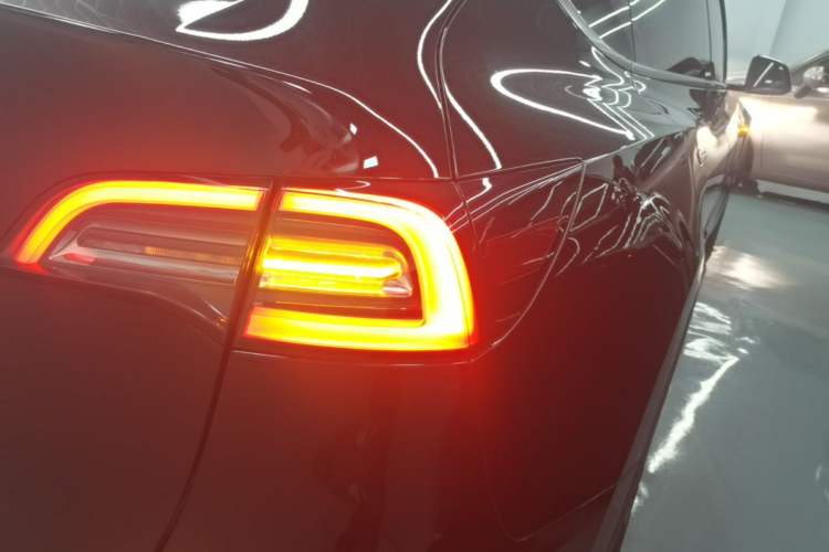 Used Tesla Model Y 2022 Long-Range All-Wheel-Drive Version Right Rear Taillight