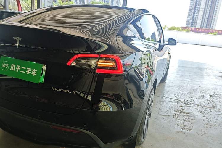 Used Tesla Model Y 2022 Long-Range All-Wheel-Drive Version Right Rear Taillight