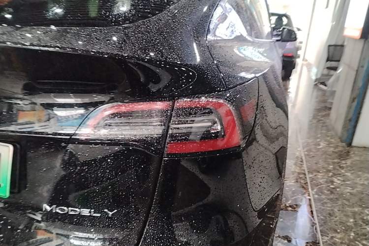 Used Tesla Model Y 2022 Long-Range All-Wheel-Drive Version Right Rear Taillight