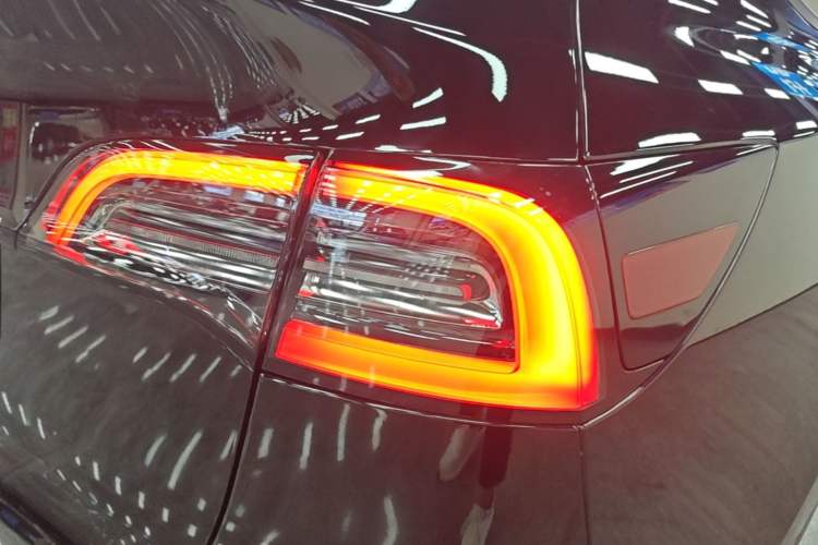 Used Tesla Model Y 2022 Rear-Wheel-Drive Version Right Rear Taillight