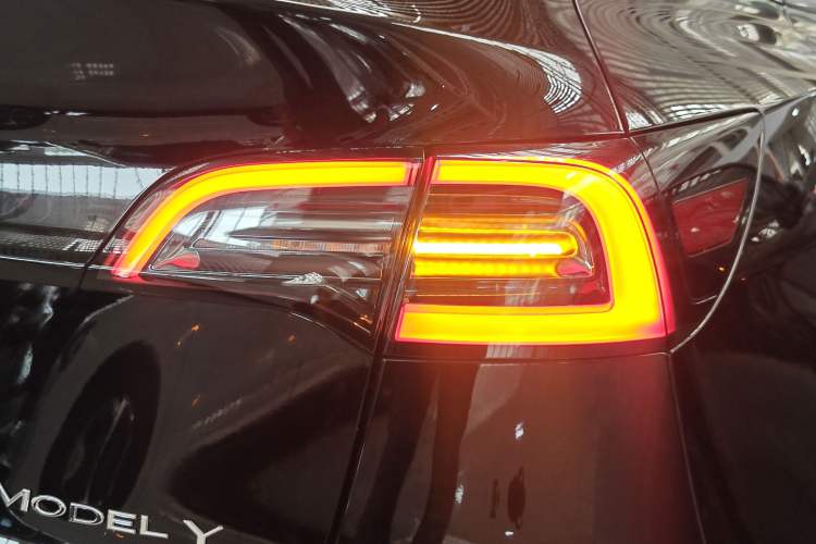 Used Tesla Model Y 2022 Revised Version Long-Range All-Wheel Drive Right Rear Taillight