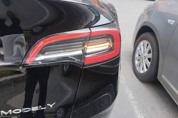 Used Tesla Model Y 2022 Rear-Wheel-Drive Version Right Rear Taillight