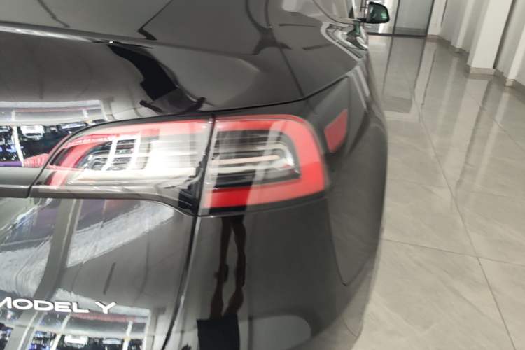 Used Tesla Model Y 2022 Rear-Wheel-Drive Version Right Rear Taillight