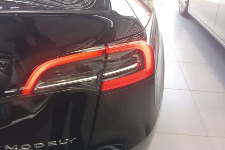 Used Tesla Model Y 2022 Revised Version Rear-Wheel Drive Right Rear Taillight