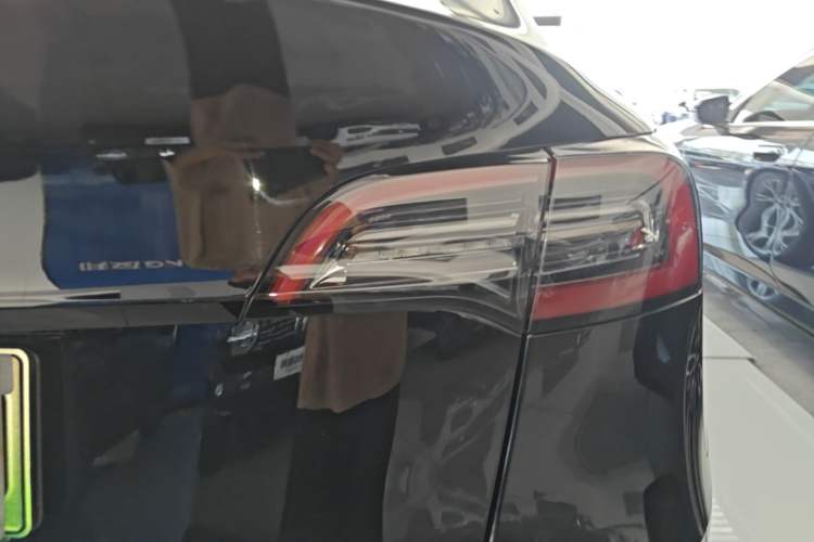 Used Tesla Model Y 2022 Rear-Wheel-Drive Version Right Rear Taillight