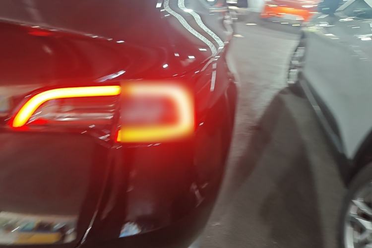 Used Tesla Model Y 2022 Long-Range All-Wheel-Drive Version Right Rear Taillight