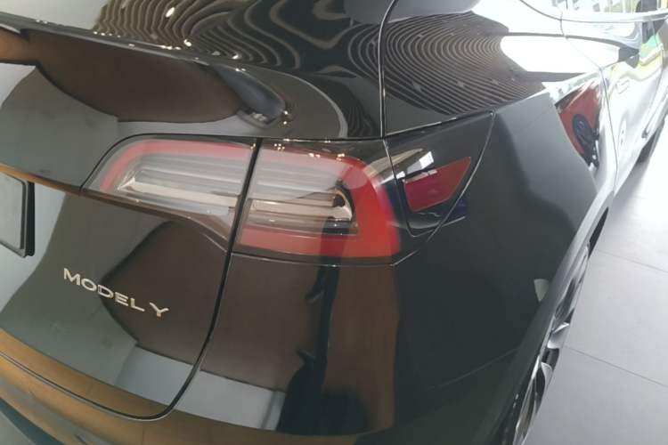Used Tesla Model Y 2022 Performance High-Performance All-Wheel-Drive Version Right Rear Taillight