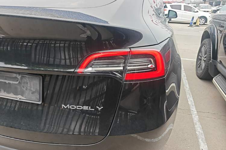 Used Tesla Model Y 2022 Long-Range All-Wheel-Drive Version Right Rear Taillight