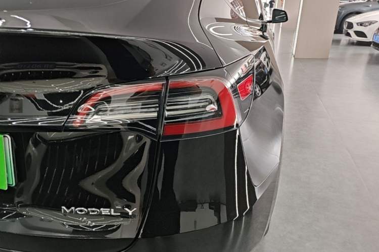 Used Tesla Model Y 2022 Long-Range All-Wheel-Drive Version Right Rear Taillight