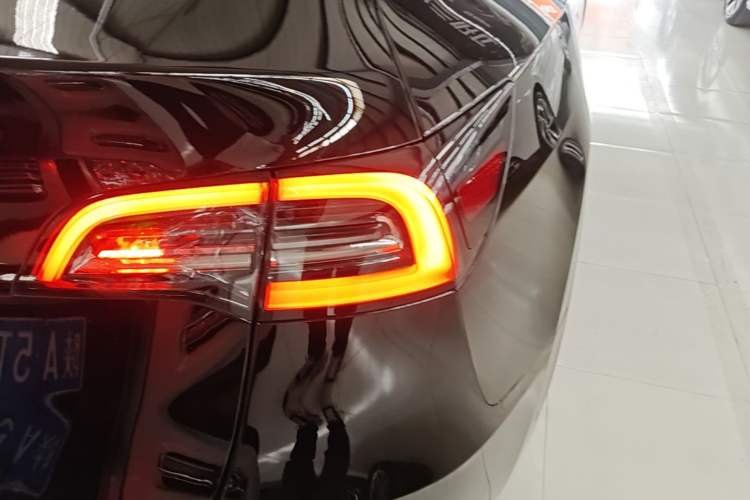 Used Tesla Model Y 2022 Rear-Wheel-Drive Version Right Rear Taillight