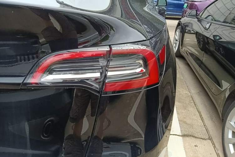 Used Tesla Model Y 2022 Revised Version Rear-Wheel Drive Right Rear Taillight