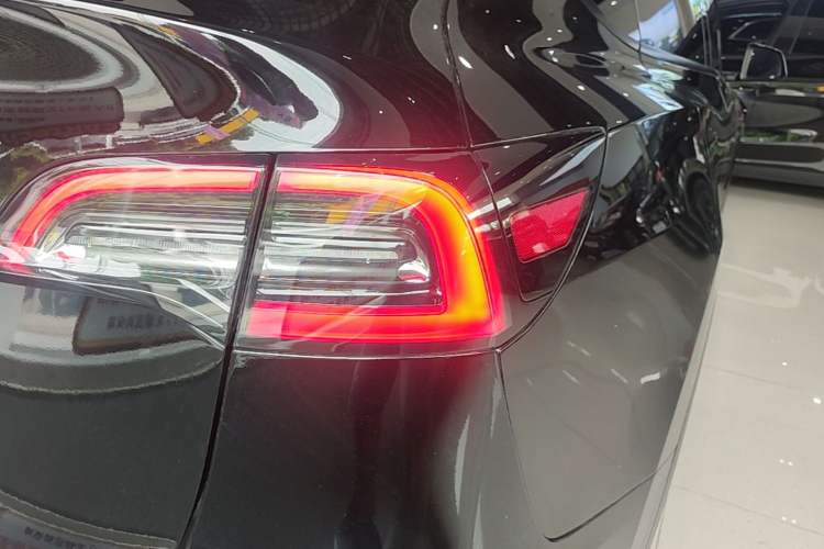 Used Tesla Model Y 2022 Revised Version Rear-Wheel Drive Right Rear Taillight