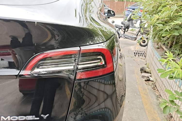 Used Tesla Model Y 2022 Revised Version Rear-Wheel Drive Right Rear Taillight
