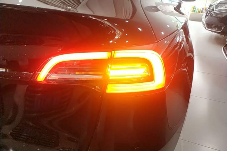 Used Tesla Model Y 2022 Rear-Wheel-Drive Version Right Rear Taillight