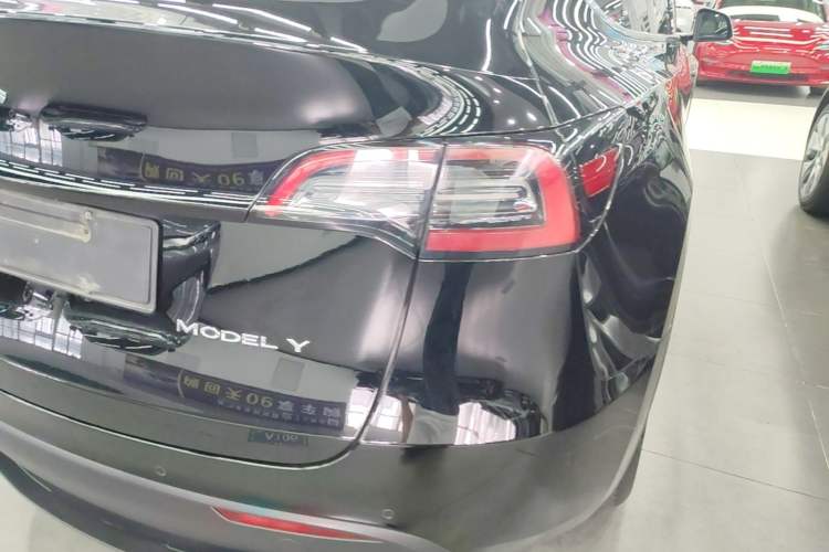 Used Tesla Model Y 2022 Long-Range All-Wheel-Drive Version Right Rear Taillight